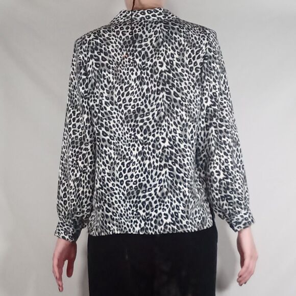 Vintage Petite Button Down Shirt w/ Shoulder Pads - Picture 3 of 15